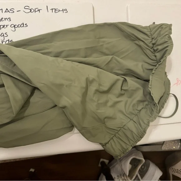 NWOT Lululemon Keep Moving Pant 7/8 - Picture 4 of 5